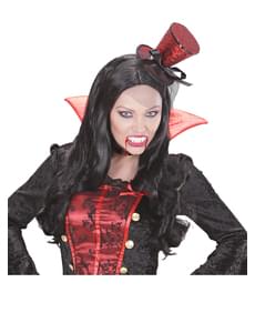 Denti affilati da vampiro